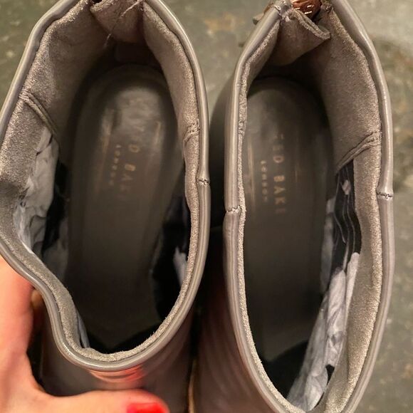 Ted Baker Grey Patent Booties Sz 36.5 GUC - Picture 4 of 9